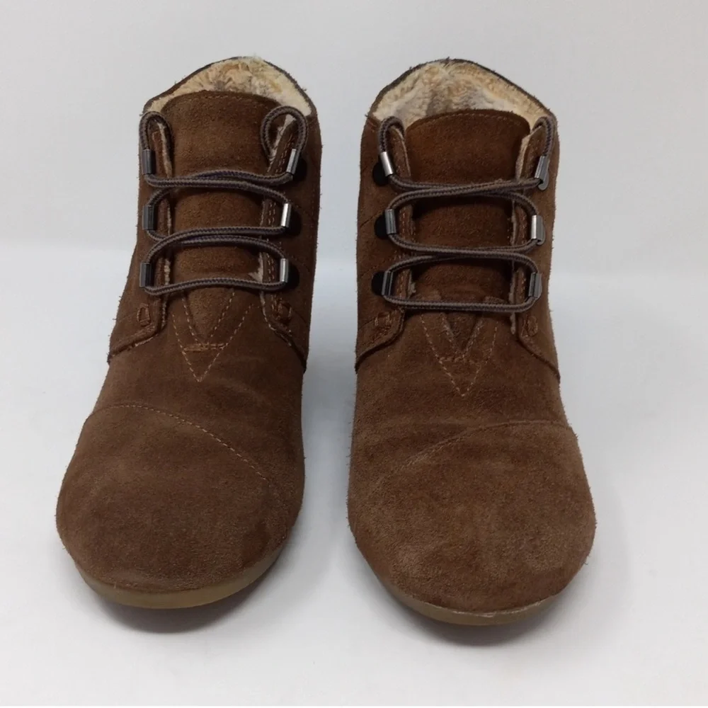 TOMS Shearling Lining Desert Suede Wedge Bootie size 8.5 Chestnut Brown EUC